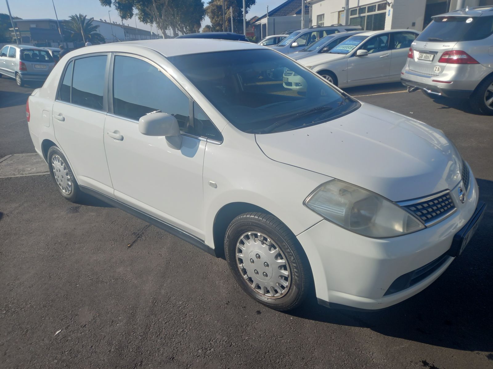 TIIDA 1.6 VISIA + A/T (H32)
